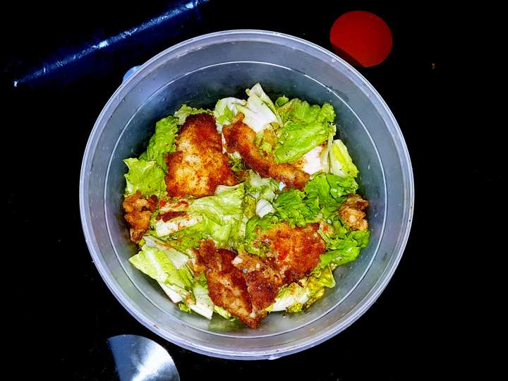 chicken breast salad with lettuce 