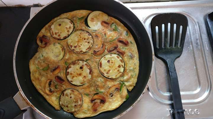 zucchini mushroom omelette