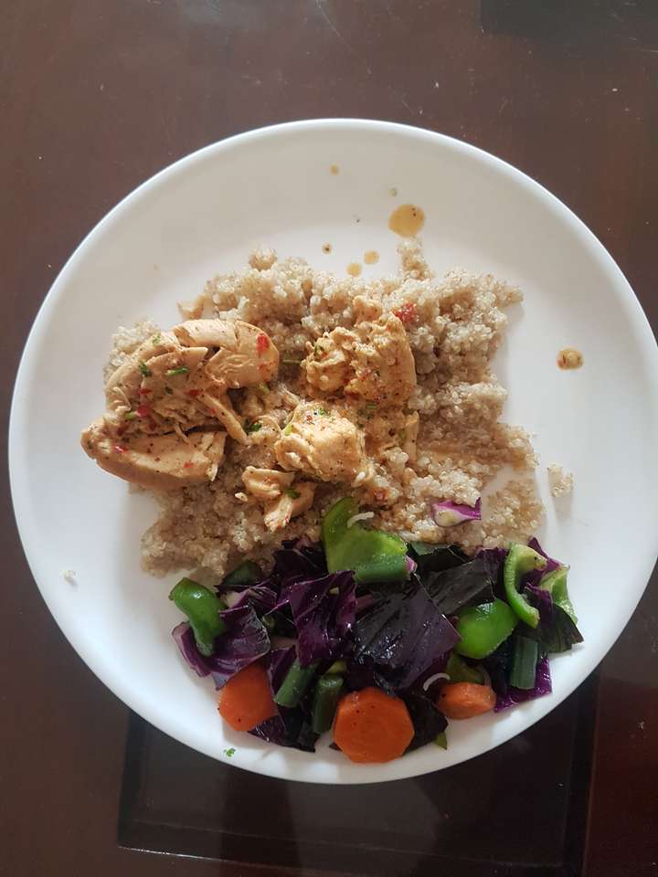 Dahi Ginger Chicken served with Steamed Green Veggie & Rice