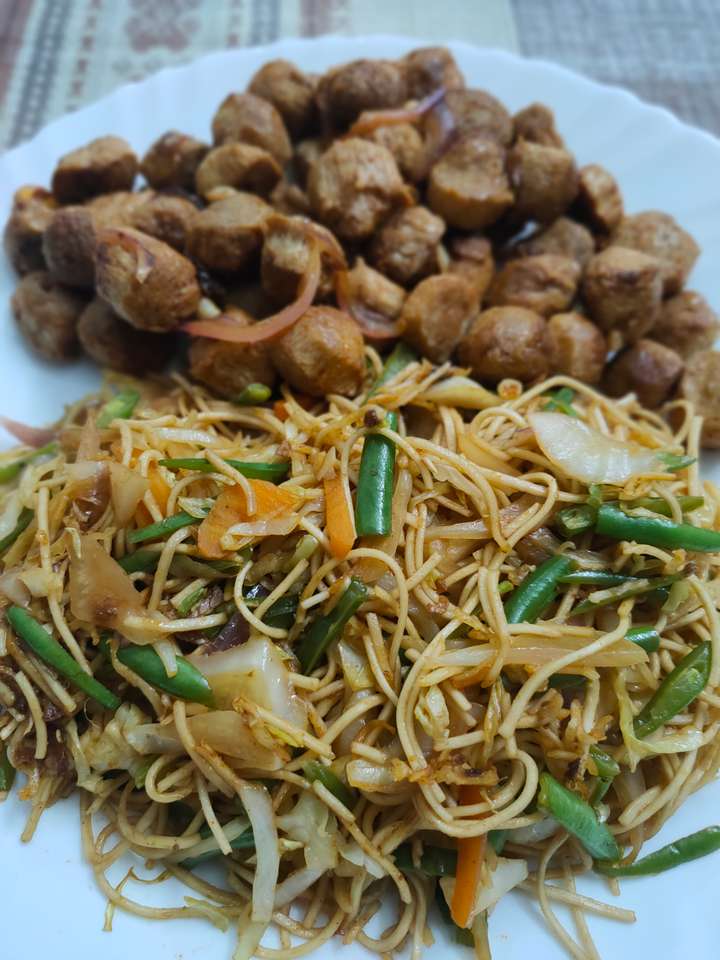 Soya chilly with Veg Noodles