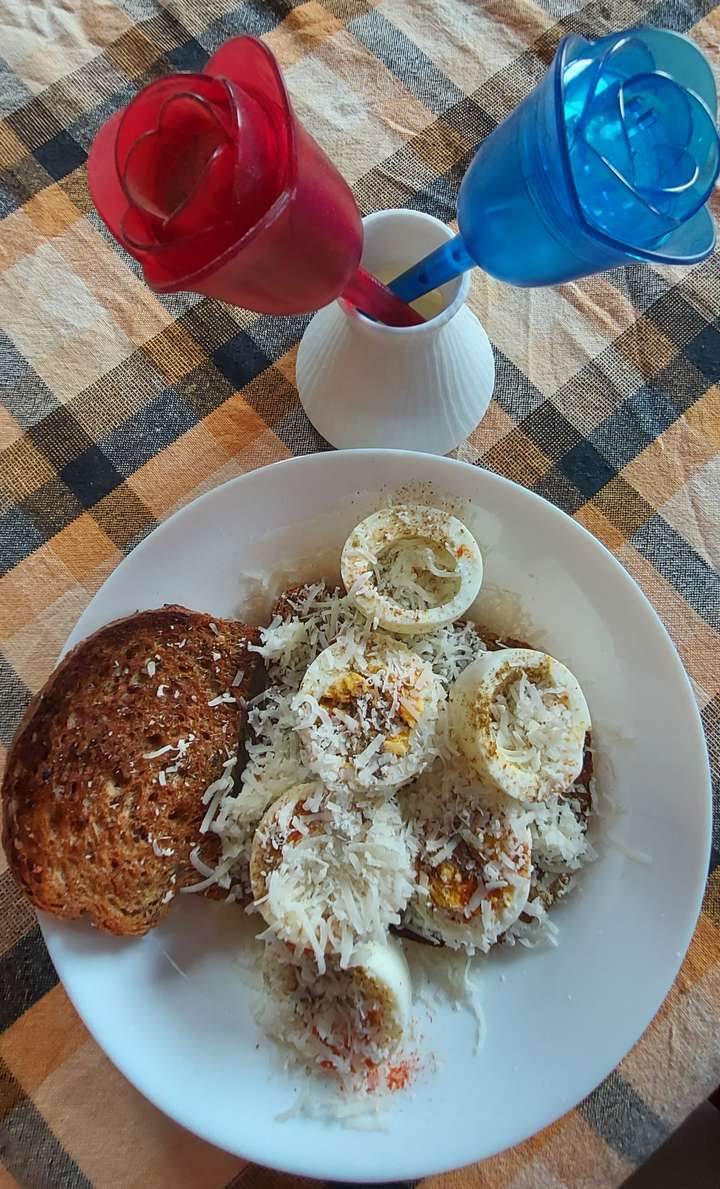 Filling Breakfast: Eggs, Cheese n Ghee Toast