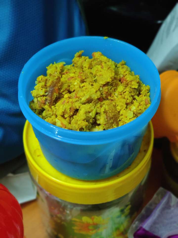 Scrambled eggs and bread