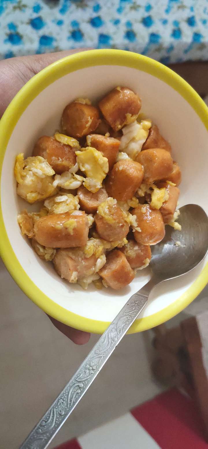 chicken sausage and scrumbled egg
