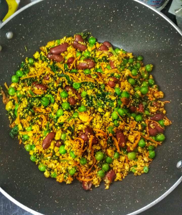 Tofu Scramble with Peas and Beans