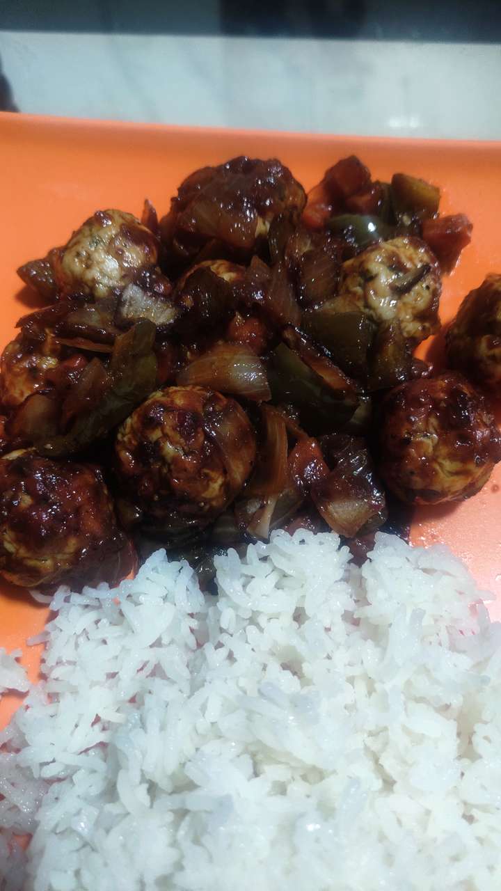 meat balls and white rice 
