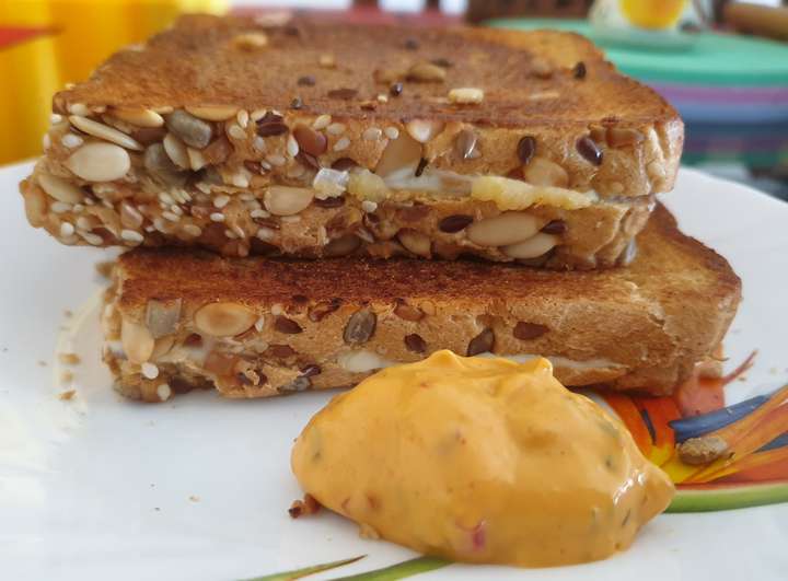 Cheese Potato Sandwich with Harrisa Dip