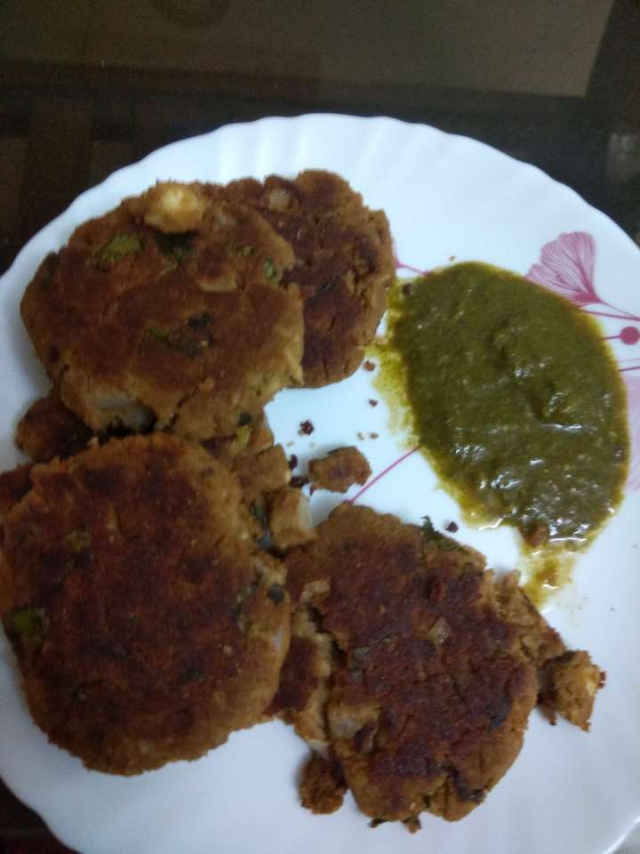 Soya paneer tikki with green chutney