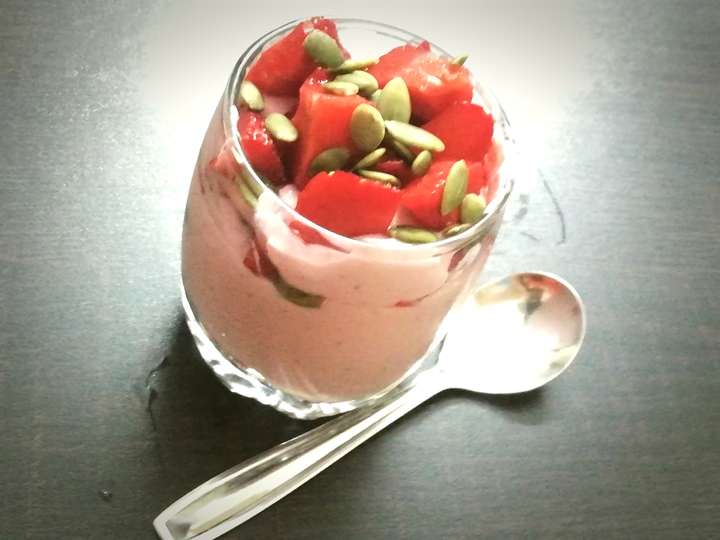 Strawberry yoghurt with pumpkin seeds