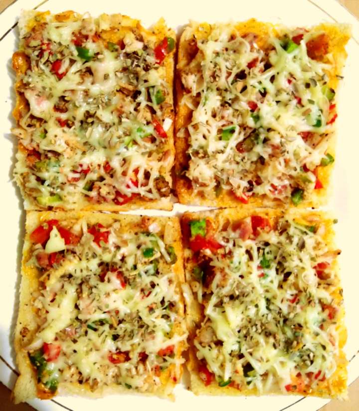 Cheesy Bread Pizza