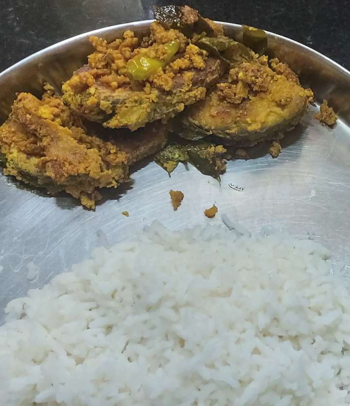 Dohi Sorisha Macha ( Fish in Curd & Mustard paste)