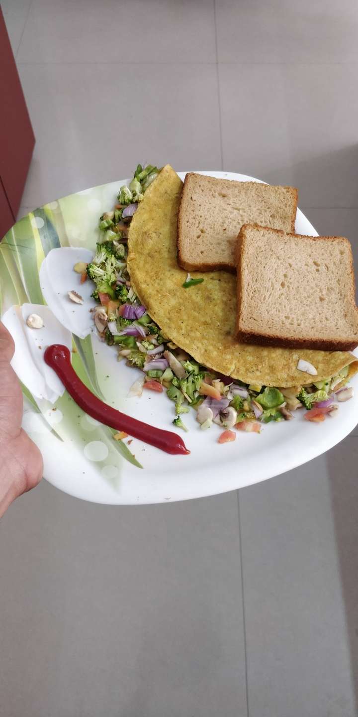 Overloaded Veggie Omelette With Breads