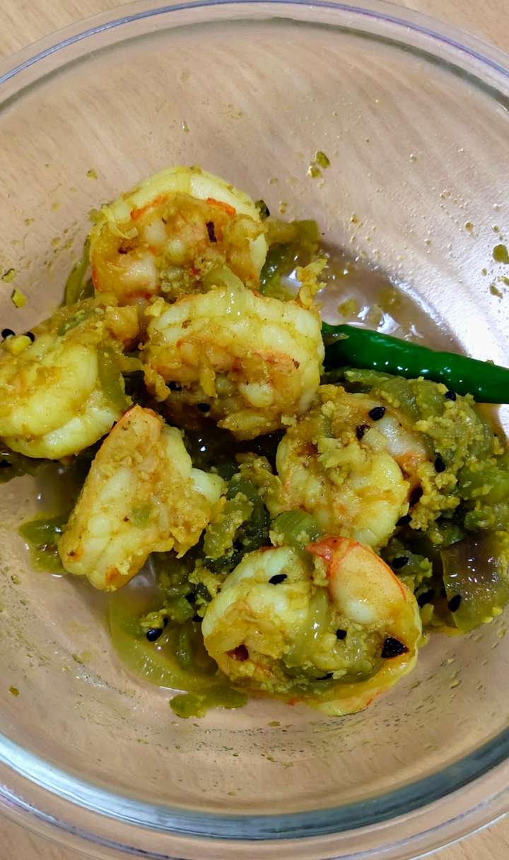Prawns with snakegourd
