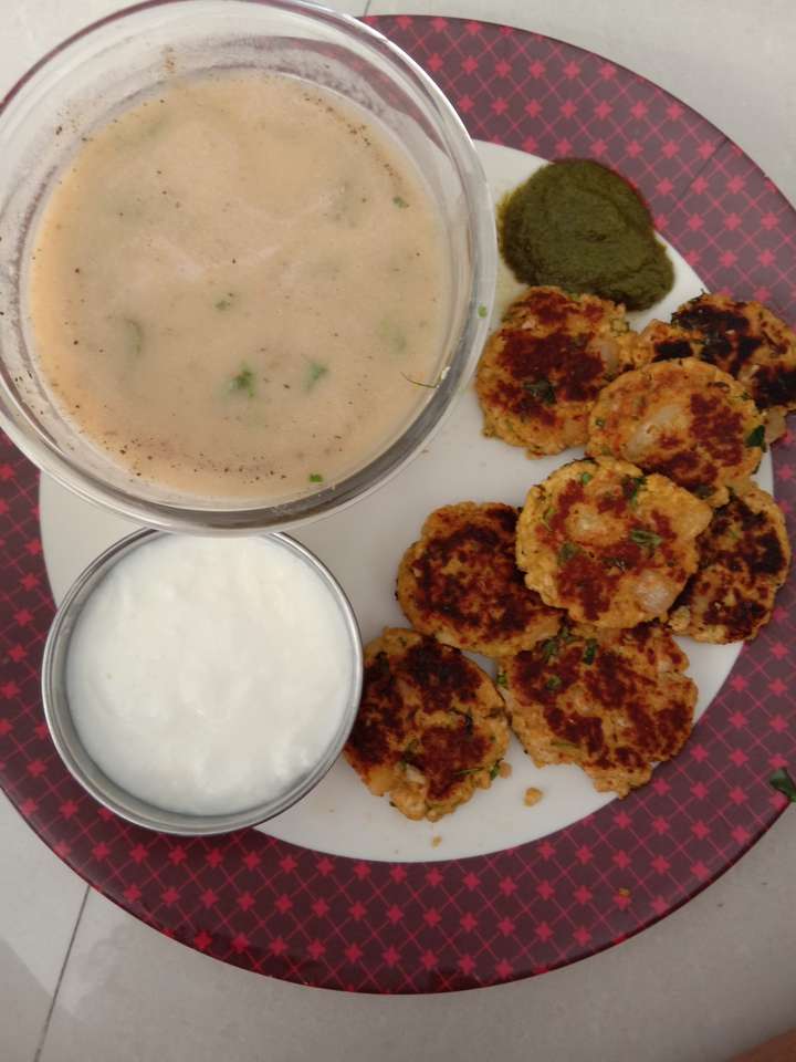 mix vegetables soup,  Paneer kaccha kela tikki,  curd