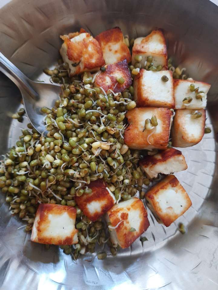 Paneer Moong Sproutes