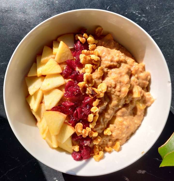 Apple pie oatmeal