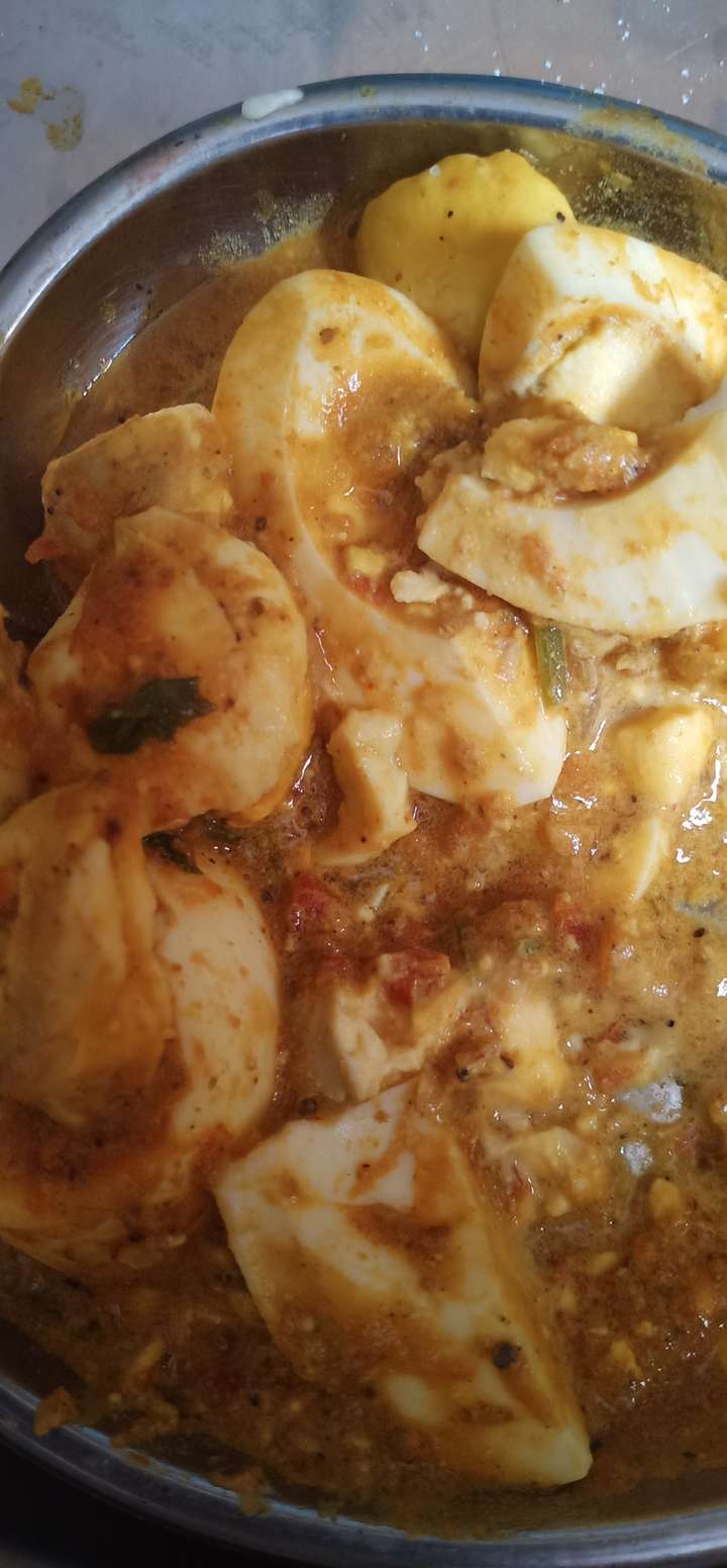 Boiled egg with gravy